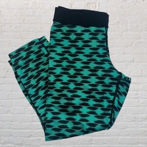 Nike Green & Black Dash Movement Bokeh Patterned Capri Activewear Pants Size Med